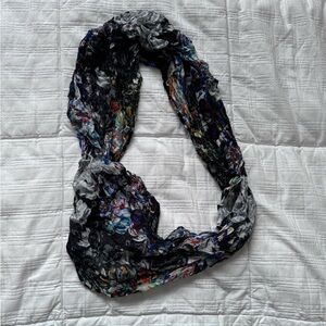 Chase Land’s End scrunch floral print scarf